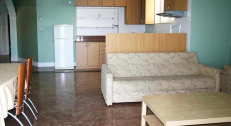 Apartments Lozina On The Beach 奥米什 外观 照片