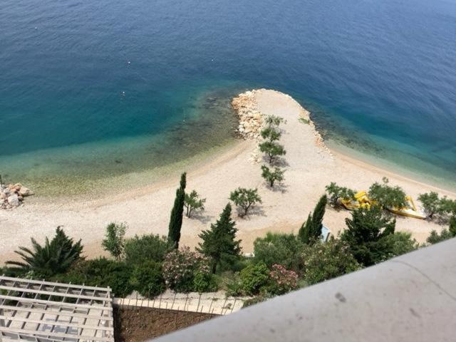 Apartments Lozina On The Beach 奥米什 外观 照片