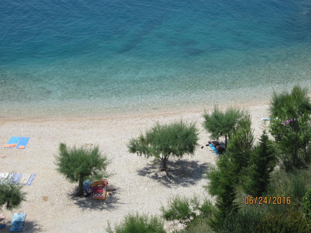Apartments Lozina On The Beach 奥米什 外观 照片
