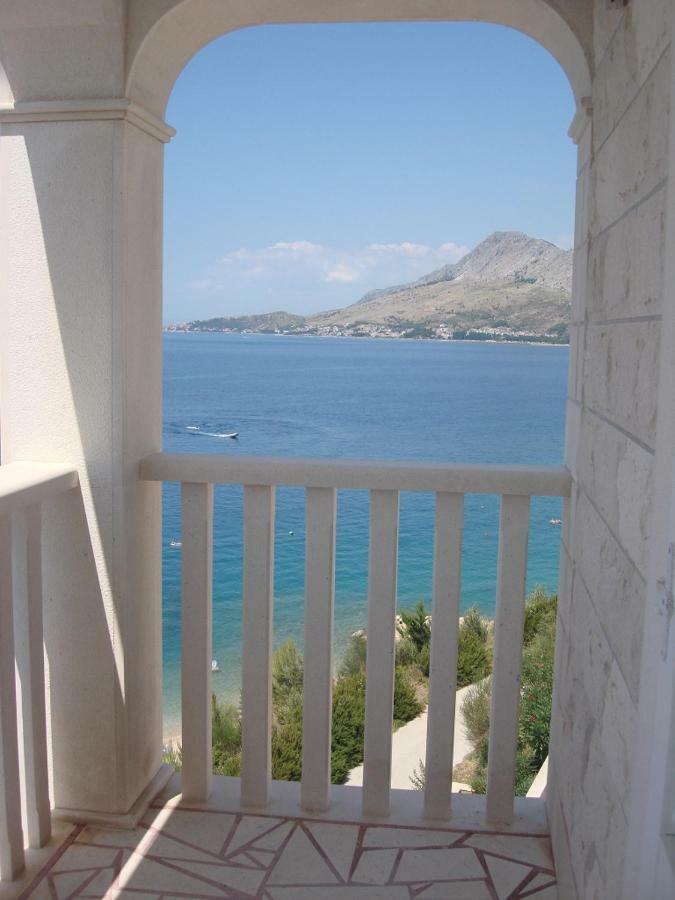 Apartments Lozina On The Beach 奥米什 外观 照片